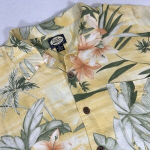 Tommy Bahama Mens XL Yellow Green Floral 100% Rayon Short Sleeve Button Up Shirt